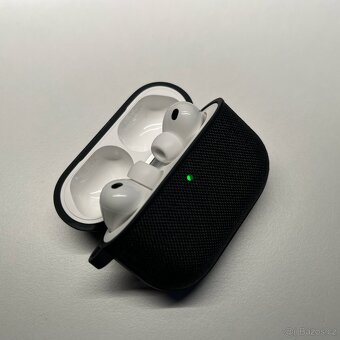 AirPods Pro 3 + Spigen case - 3