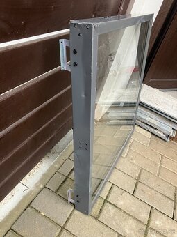 Prodám střešní výlez 60x60 - 3