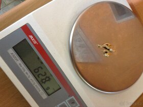 prodám přívěsek -puma se zirkony,váha 6.28g - 3