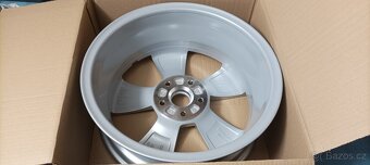 Škoda Superb 3/ 5x112 6,5JxR17\" ET41 / 3V0601025AC 8Z8 - 3