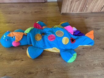 Velký dinosaurus s míčky - 3