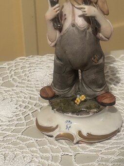 Vintage CAPODIMONTE Porcelánová Figurka – „Mechanik“ – - 3