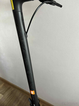 Elektrokoloběžka Xiaomi Electric Scooter Mi Essential - 3