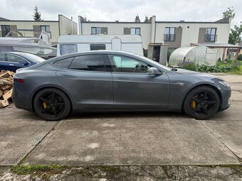 Tesla model S 85 free supercharger po repasu nizky najezd - 3
