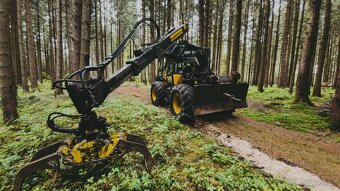 Lesní traktor JCB Fastrac 2115 - 3