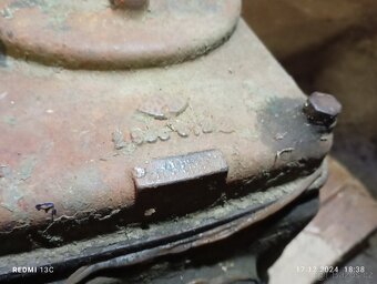 Stará převodovka, nebo rozvodovka na válečný Opel. - 3