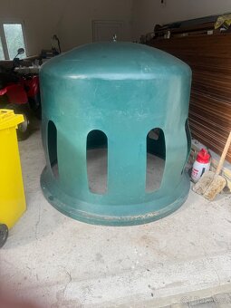 Plastove prikrmiste - 3