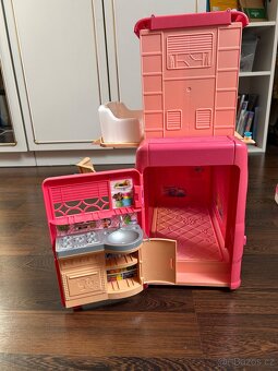 Barbie karavan se skluzavkou a Lola a Barbie panenkami - 3