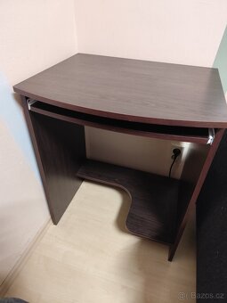 Obývací stěna, stůl, stolek pod PC, květinový stolek, police - 3