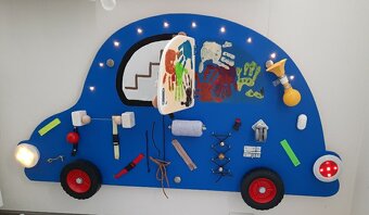 Interaktivní deska ve tvaru auta - activity board pro děti - 3