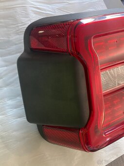 Zadní LED světlo levé Jeep Wrangler 68376497AA - 3