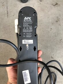 Zásuvková lišta APC - 3