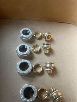 Švěrné šroubení pro vicevrstve trubky 16x2 x 3/4 COMISA - 3