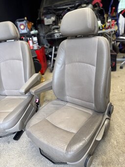 Přední sedadla Mercedes - Benz Viano/Vito W639 - 3