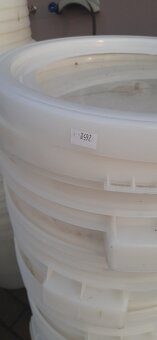 Nová plastová nádoba s víkem na 35-40kg (ideální na med) - 3