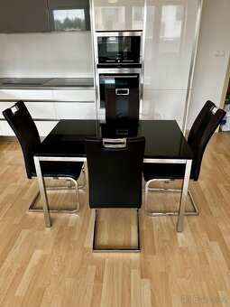Designový jídelní stůl a 4 židle - 3