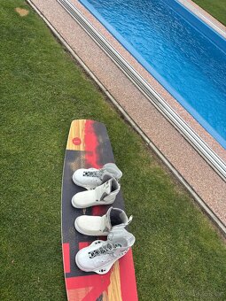 Prodám wakeboard a vázáni - 3