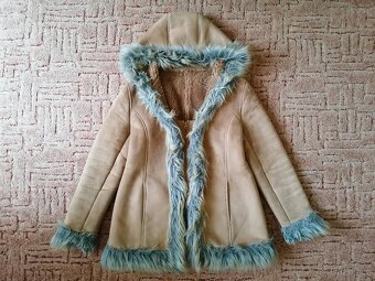 Dámský kožich s kapucí - 3