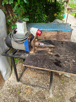 Prodám kuželovou štípačku včetně podstavce - 3