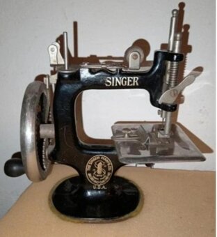 Starožitný šicí stroj Singer USA - 3