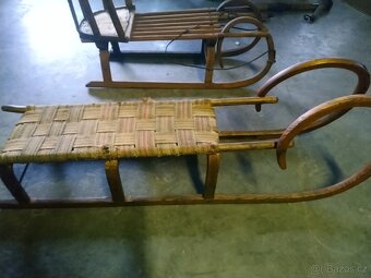 Prodám staré lyže a sáně - 3