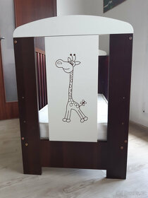 Dětská postýlka 120x60 bílo-hnědá, žirafa - s příslušenstvím - 3