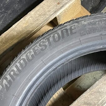 Letní pneu 235/45 R18 94V Bridgestone 4mm - 3