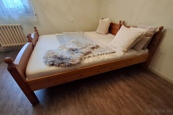Bytelné borovicové postele s roštem a matrací - 3