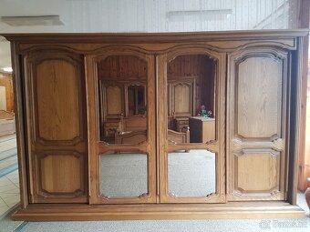 LOŽNICE RUSTIKÁLNÍ SKŘÍŇ MÁ POSUVNÉ DVEŘE - 3