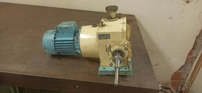 Elektromotor mez Mohelnice s převodovkou - 3
