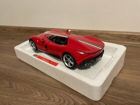 Bburago 1:18 FERRARI MONZA SP1 SIGNATURE SERIES - 3