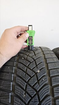 Zimní pneumatiky 225/40/19, Goodyear, DOT3021 - 3