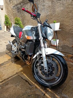 Suzuki GSR 600 - 3