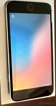 Apple iPhone SE (2020) 64GB bílá barva - 3
