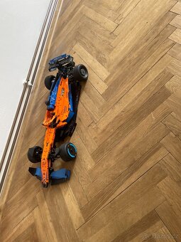 LEGO Technic 42141 – Závodní auto McLaren F1 - 3
