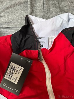 Červená větrovka Nike Windbreaker - 3