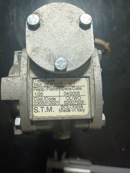 ELEKTROMOTOR ŠNEKOVÁ PŘEVODOVKA MOTOR - 3