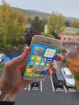 Apple iPhone 8 64GB Gold - baterie 85% - 3