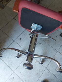 PRODÁME  kadeřncké  křeslo - 3