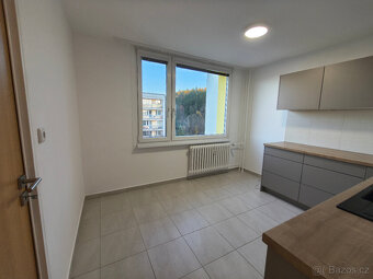 Náchod - pronáme bytu 3+1 s lodžií - 3