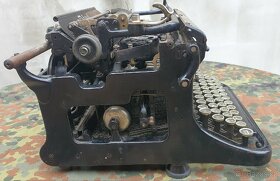 Starý psací stroj Ideal - 3