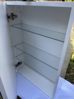 Zrcadlová skříňka s LED osvětlením - 3