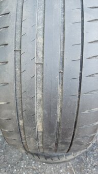 225/40R18 - 3