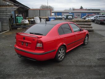 Skoda Octavia RS1 Cervena - 3