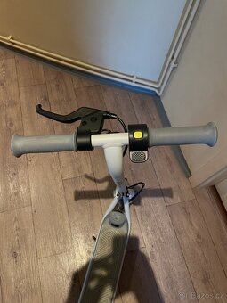 Elektricka kolobezka Ninebot eKickscooter C8 - 3