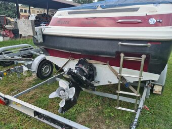 Kajutový člun Maxum 2300 SC pro 10 osob - 3