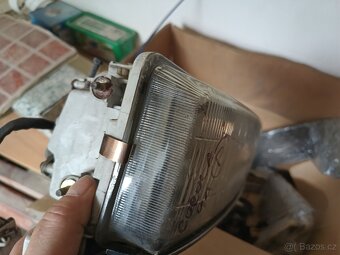 TOYOTA COROLLA r.v 1990 /PŘEDNÍ LAMPA - 3