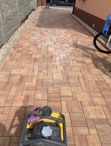 Pokládka zámkové dlažby a výkopové práce - 3