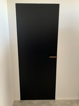 Nové dveře a skryta zárubeň Pól-Skone - 3