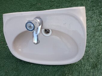 Umyvadlo s baterií - 3
